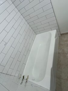 Professional bathtub and sink refinishing service