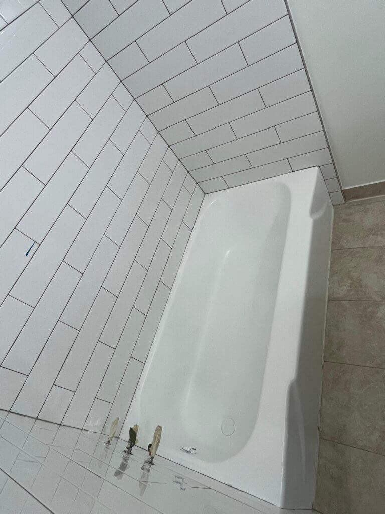 Professional bathtub and sink refinishing service
